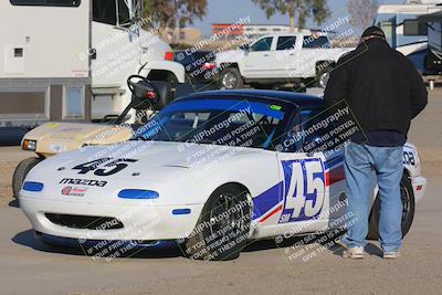 media/Nov-19-2022-CalClub SCCA (Sat) [[baae7b5f0c]]/Around the Pits/